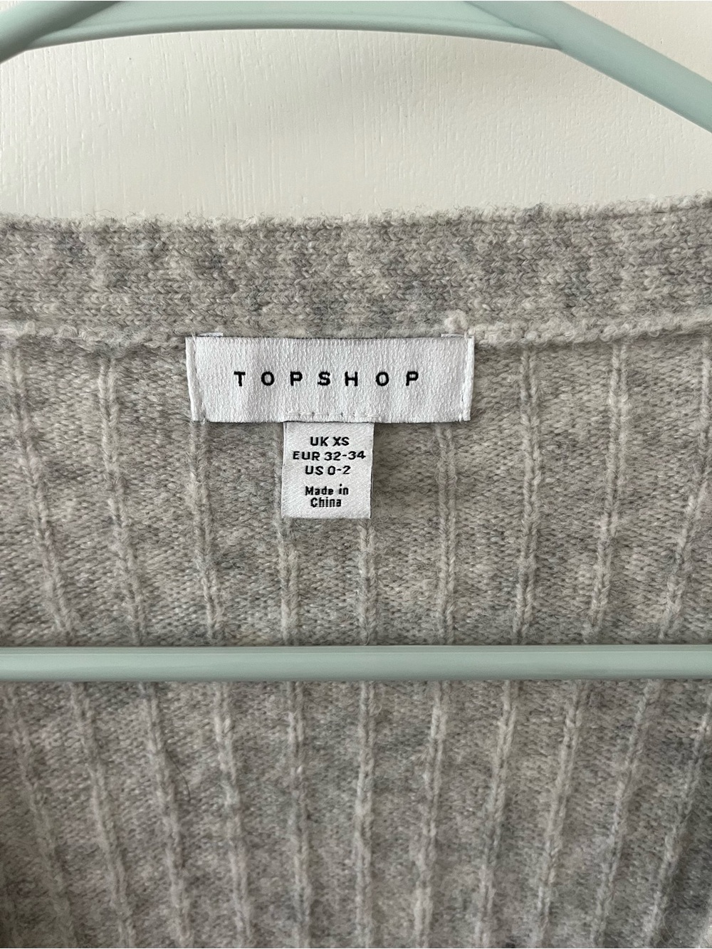 Topshop Light Gray Ribbed V-Neck Cropped Cardigan - Picture 3 of 4